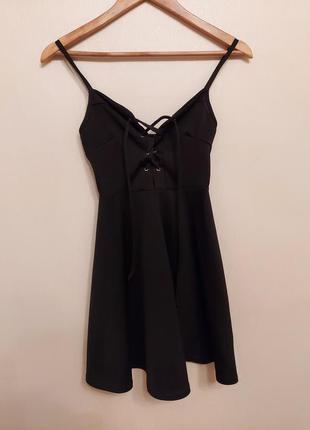 Черное платье boohoo