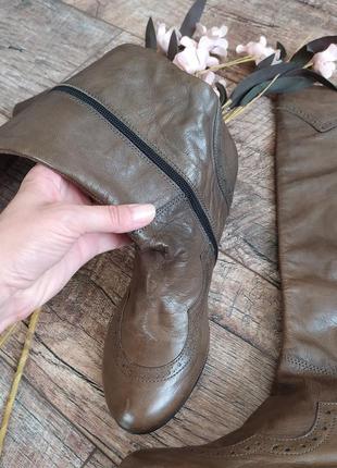 Новые кожаные осенние сапоги высокие на низком каблуке серого цвета италия-38р2 фото