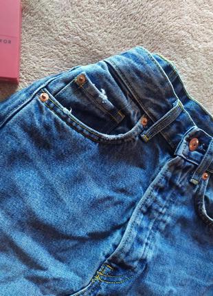 Стильная плотная джинсовая мини юбка высокая талия необработанный край потёртости3 фото