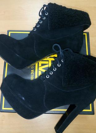 Брендовые кожаные ботильоны ботинки на натуральном меху 38.5-39 новые