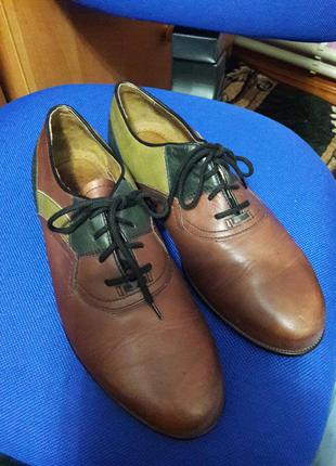Шикарні шкіряні туфлі італія 43р