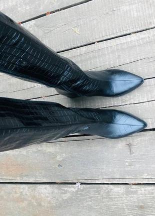 Сапоги трубы кожаные из натуральной черной лаковой кожи на низком широком толстом каблуке 6см6 фото