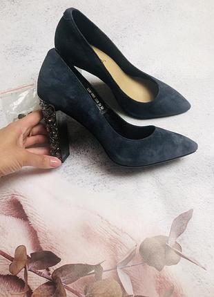Жіночі туфлі натуральний замш