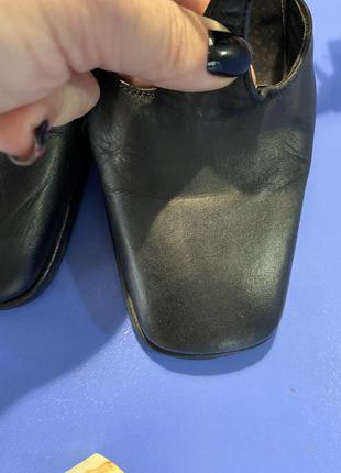 Босоножки с закрытым носком и изогнутым каблуком bronx6 фото