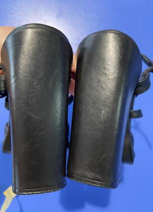 Босоножки с закрытым носком и изогнутым каблуком bronx10 фото