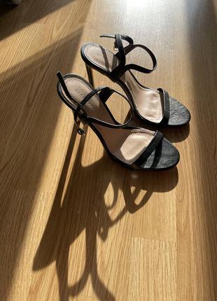 Класичні босоніжки zara, ідеально для весілля