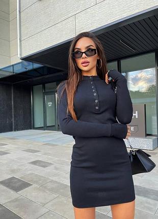 Стильное платье с длинным рукавом