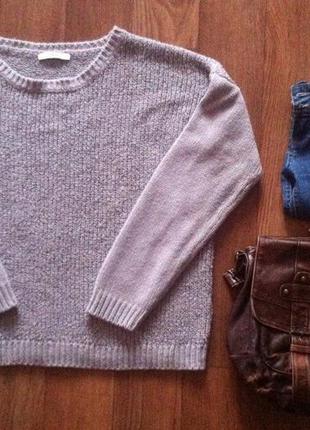 Серый свитер с красивой рельефной вязкой
