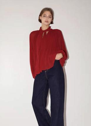 Червона блуза