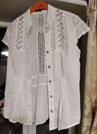 Белая школьная рубашка блузка с узорами