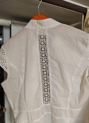 Белая школьная рубашка блузка с узорами