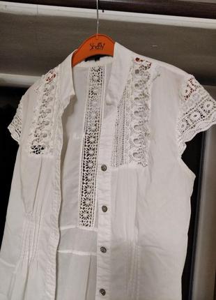 Белая школьная рубашка блузка с узорами