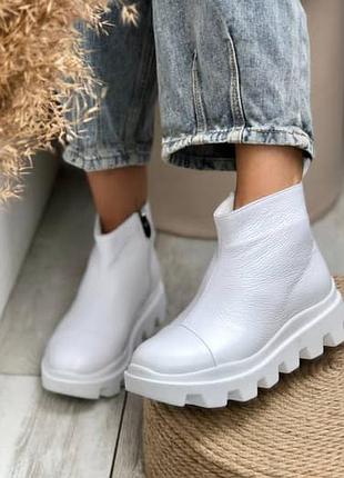 Ботинки кожаные из белой кожи флотар на платформе белой танкетке