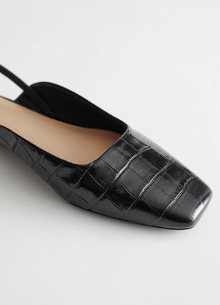 Чёрные кожаные туфли с квадратным носком и ремешком на пятке & other stories3 фото