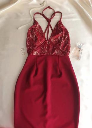Эффектное красное платье1 фото
