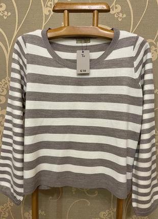 Очень красивая и стильная брендовая кофточка в полоску.