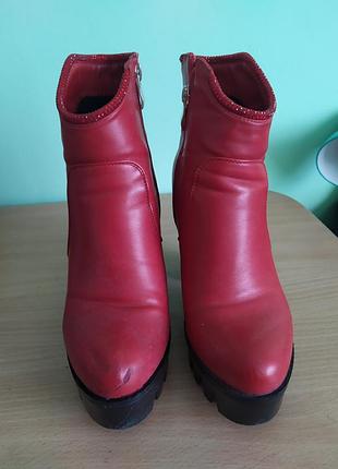 Стильні шкіряні полусапожки