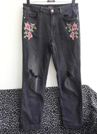 Стрейчевые джинсы с вышивкой