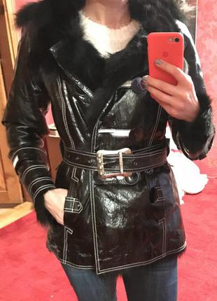 Чорна шкіряна дублянка парку з хутром лисиці зі знімним капюшоном