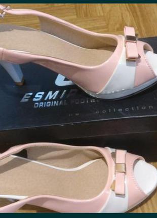 Новые розовые лакированные туфли, босоножки на каблучке