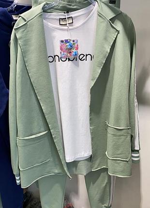 Шикарный костюм тройка  с пиджаком,олива, люкс качество, размер с.