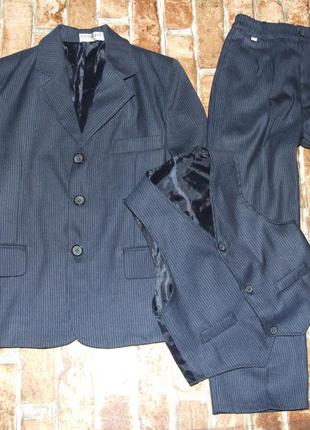 Стильный костюм тройка можно в школу мальчику 6 лет брюки пиджак жилетка1 фото