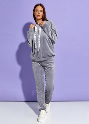 Велюровий спортивний костюм