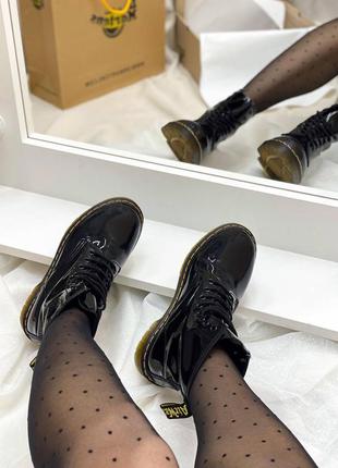 Dr. martens 1460 gloss black, женские лаковые ботинки доктор мартинс весна-осень, демисезонные мартинсы7 фото