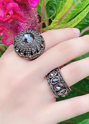 Вінтажну каблучку в етнічному стилі з кристалами