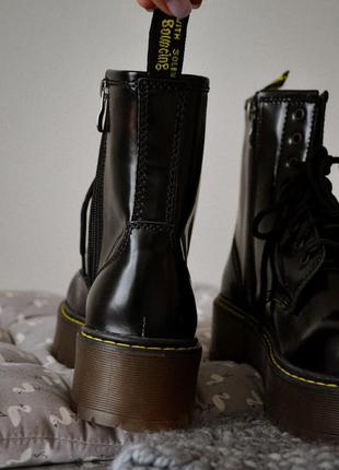 Женские ботинки dr. martens лак без меха скидка 40 sale | жіночі черевики знижка8 фото
