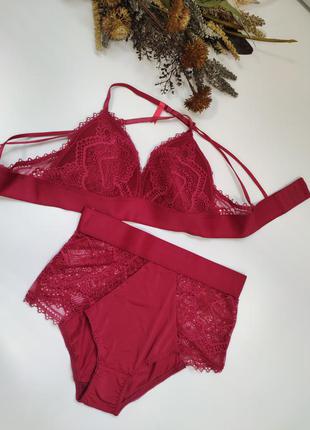 Комплект белья  сексуальное, високие трусики