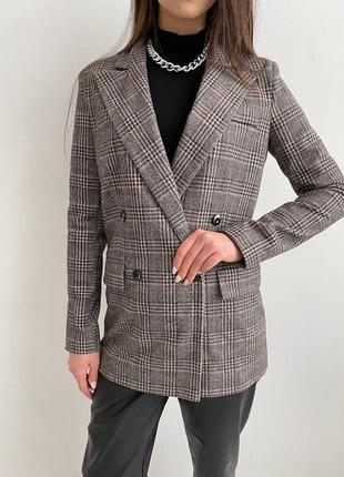 Женский стильный пиджак клетка серый коричневый свободного кроя7 фото