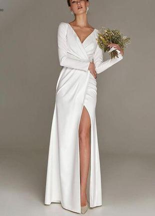 Шикарна біла сукня на запах