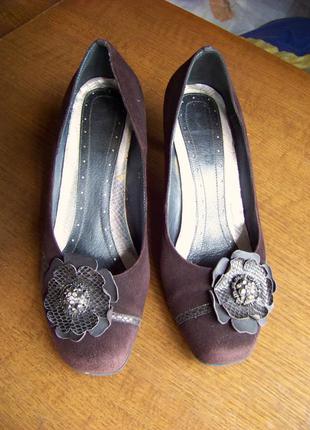 Шоколадные натуральные замшевые туфли с цветком 39р стелька 26 см2 фото