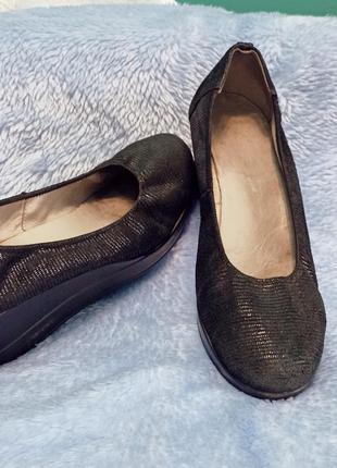 Осенние туфли под брендом karino   40 размера.