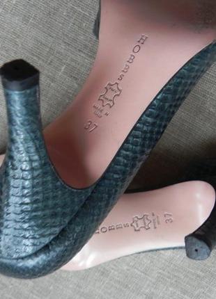 Итальянские брендовые кожаные туфельки, можжевелового цвета. 37р. hobbs2 фото