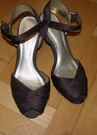 Стильные удобные коричневые босоножки roberto vianni, 37 размер