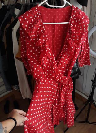 Червоне стильне плаття в горох на запах3 фото
