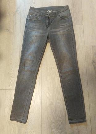 Джинсы серые