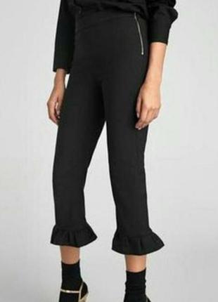 Брюки чорні вкорочені жіночі брюки з рюшами zara - xs,s.