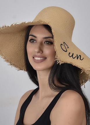 Шляпа солнцезащитная соломенная женская с надписью с бахромой светло-бежевая1 фото