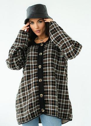 Жіночий подовжений кардиган оверсайз в клітку з відкладним коміром.