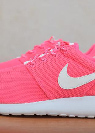 Розовые женские легкие кроссовки nike roshe run, 38 размер. оригинал4 фото