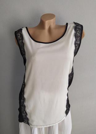 Блуза, майка в чорно-білій гамі.