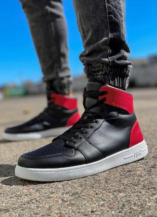 Чоловічі високі чорні з червоним демісезонні кросівки під бренд 🆕 недорогі кросівки3 фото