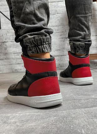 Чоловічі високі чорні з червоним демісезонні кросівки під бренд 🆕 недорогі кросівки5 фото