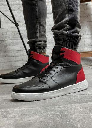 Чоловічі високі чорні з червоним демісезонні кросівки під бренд 🆕 недорогі кросівки7 фото