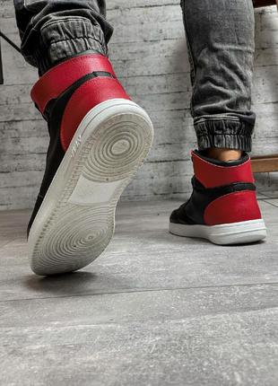 Чоловічі високі чорні з червоним демісезонні кросівки під бренд 🆕 недорогі кросівки8 фото