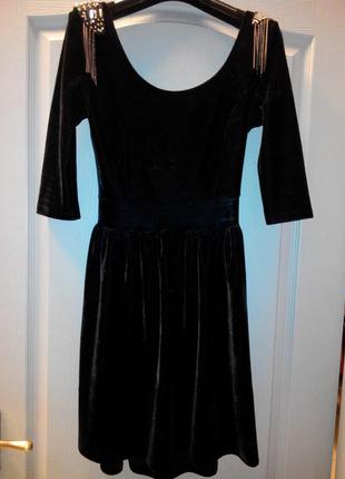 Велюрову сукню з эпполетами .