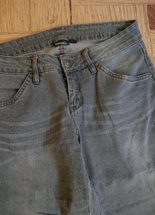 Серые джинсы с замочками внизу р.м/l4 фото